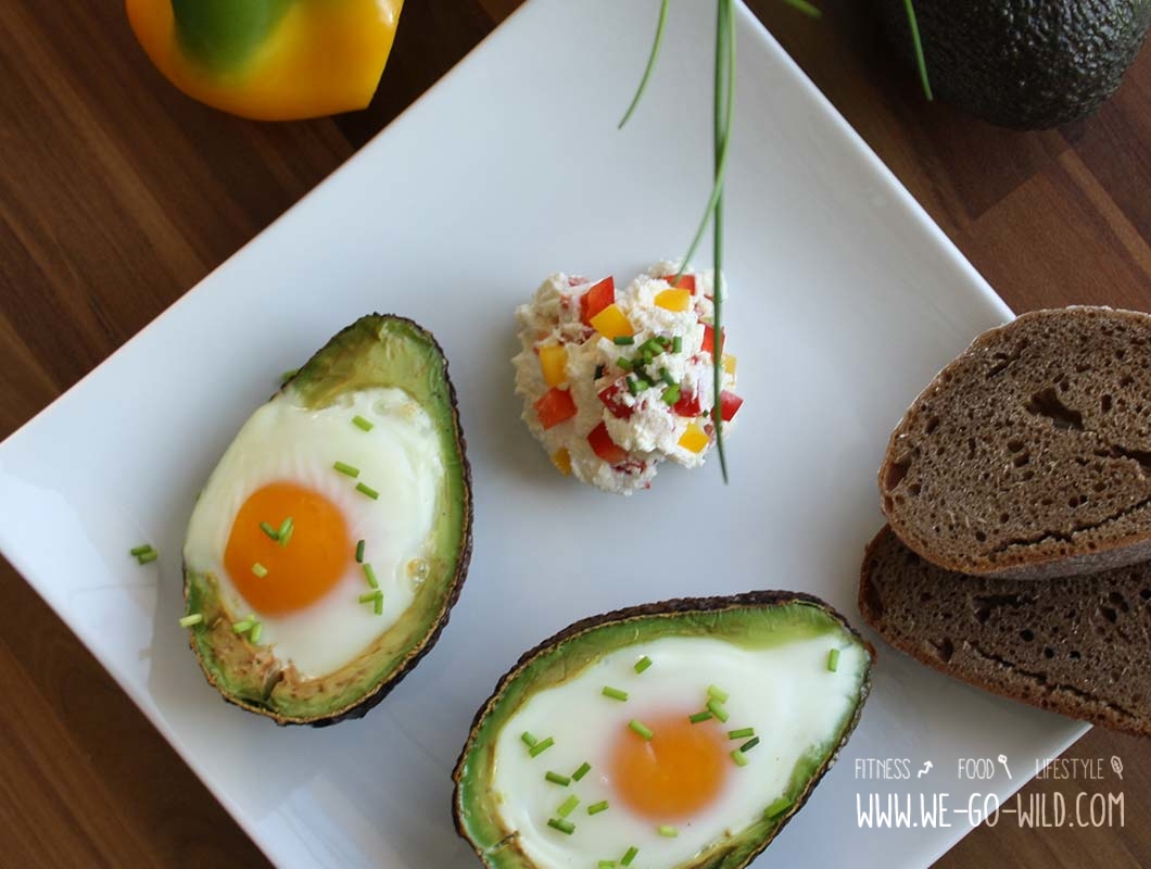 gefüllte avocado mit ei