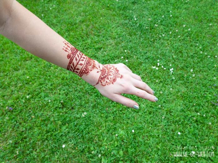Make Henna Tattoo yourself Artful DIY Mehndis + Templates