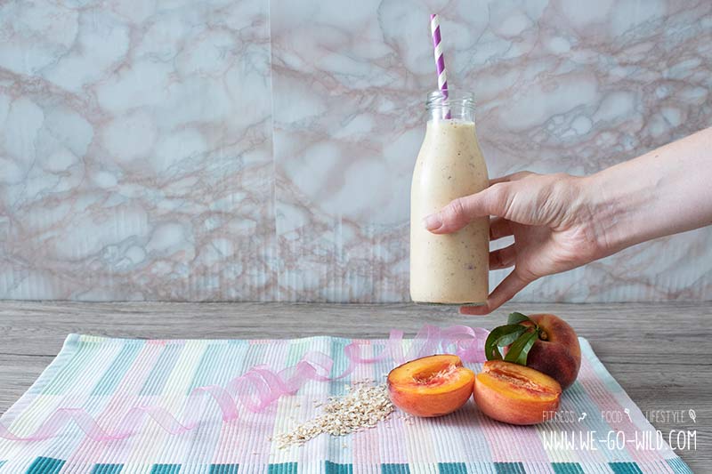 Frühstückssmoothie mit Haferflocken, Joghurt und Pfirsich - WE GO WILD