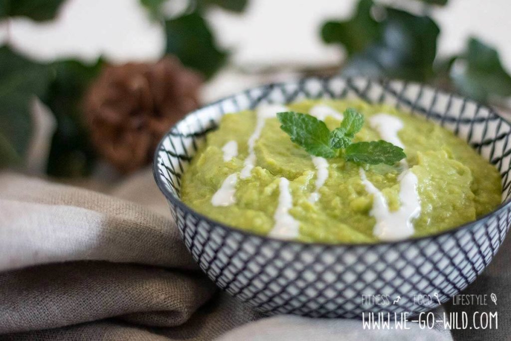 Erbsensuppe mit Minze und Kartoffeln - veganes Suppenrezept
