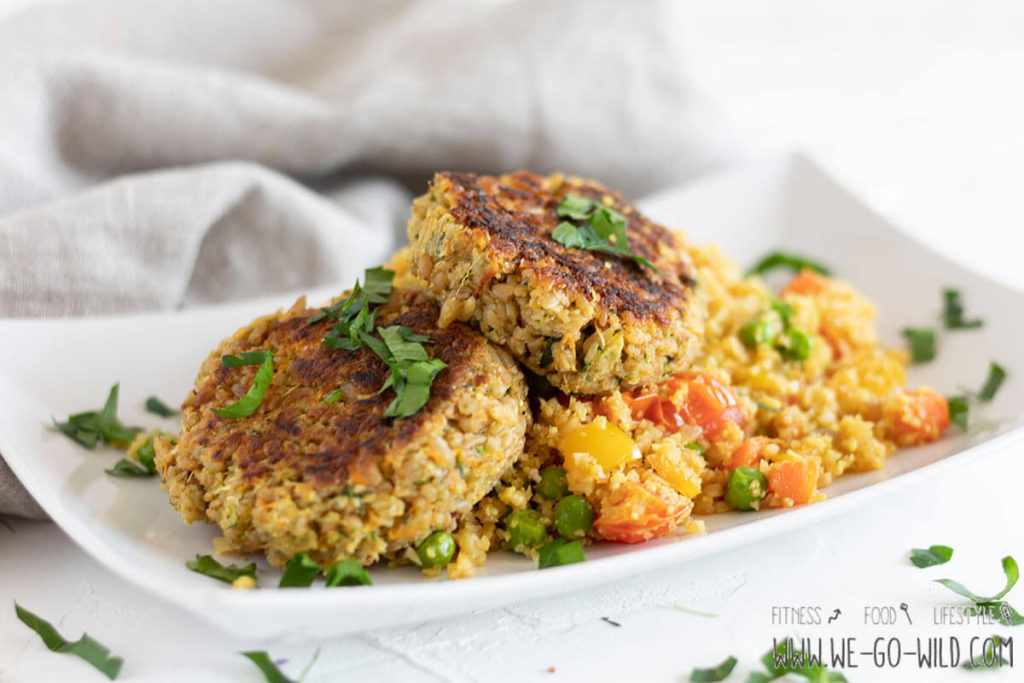 Schnelle Grünkernbratlinge mit Zucchini *vegan* - WE GO WILD Schnelle Grünkernbratlinge mit Zucchini *vegan* - WE GO WILD