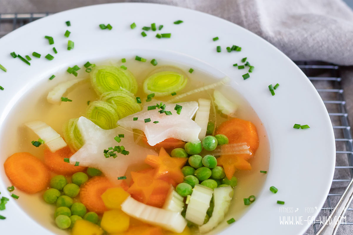 Klare Gemusesuppe Basisrezept Kalorienarm We Go Wild