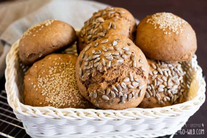 Burger Brötchen Vollkorn - mega fluffig &amp; vegan - WE GO WILD