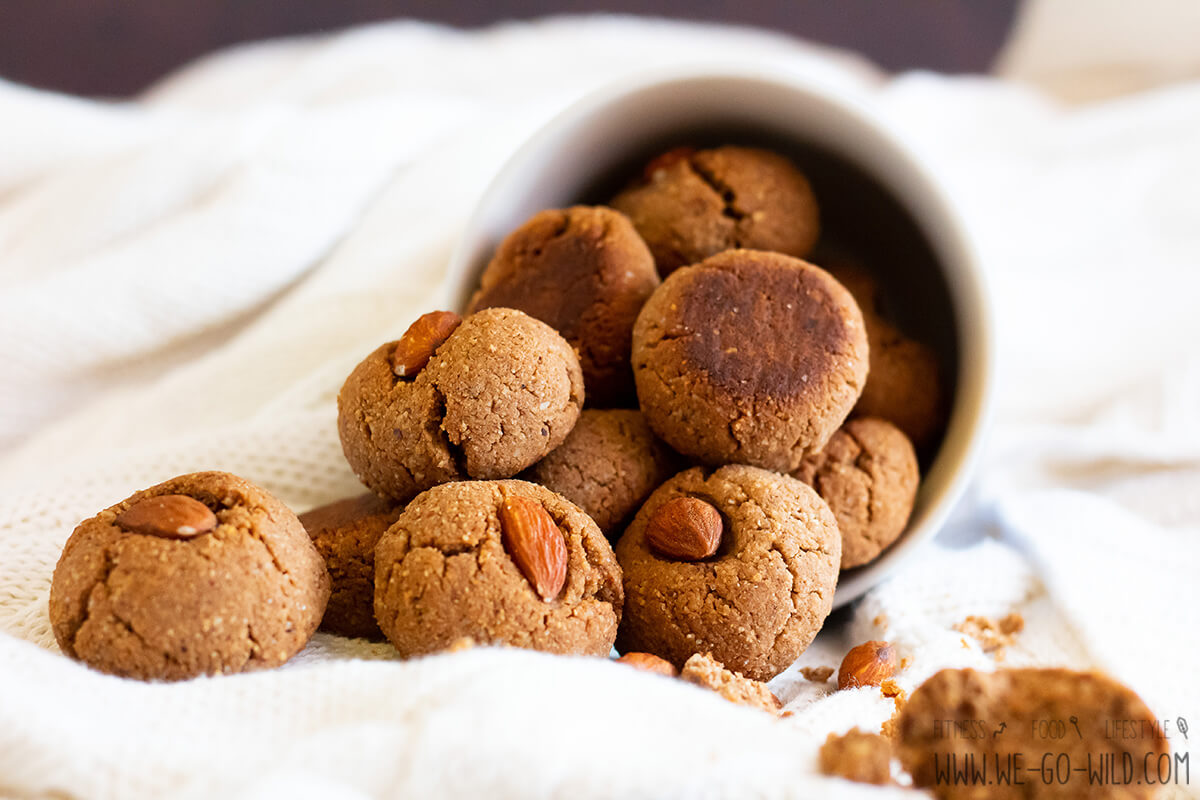 Low carb almond cookies without flour and sugar