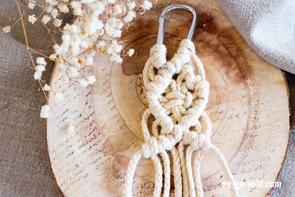 Makramee Schlüsselanhänger Anleitung mit Bildern